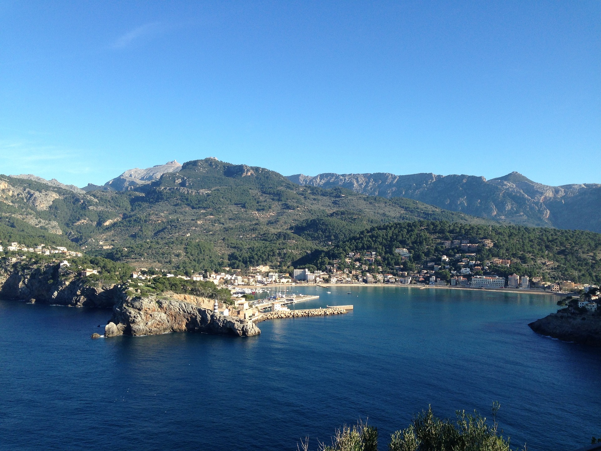 port-de-soller-1229110_1920.jpg
