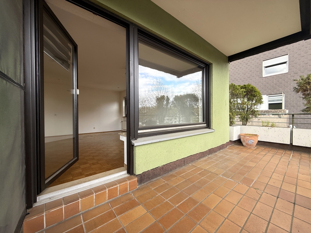 Hier wird für Sie renoviert: ca. 65 m² Wohnung mit großer Loggia, Garage & gepflegtem Wohnumfeld - Foto 3